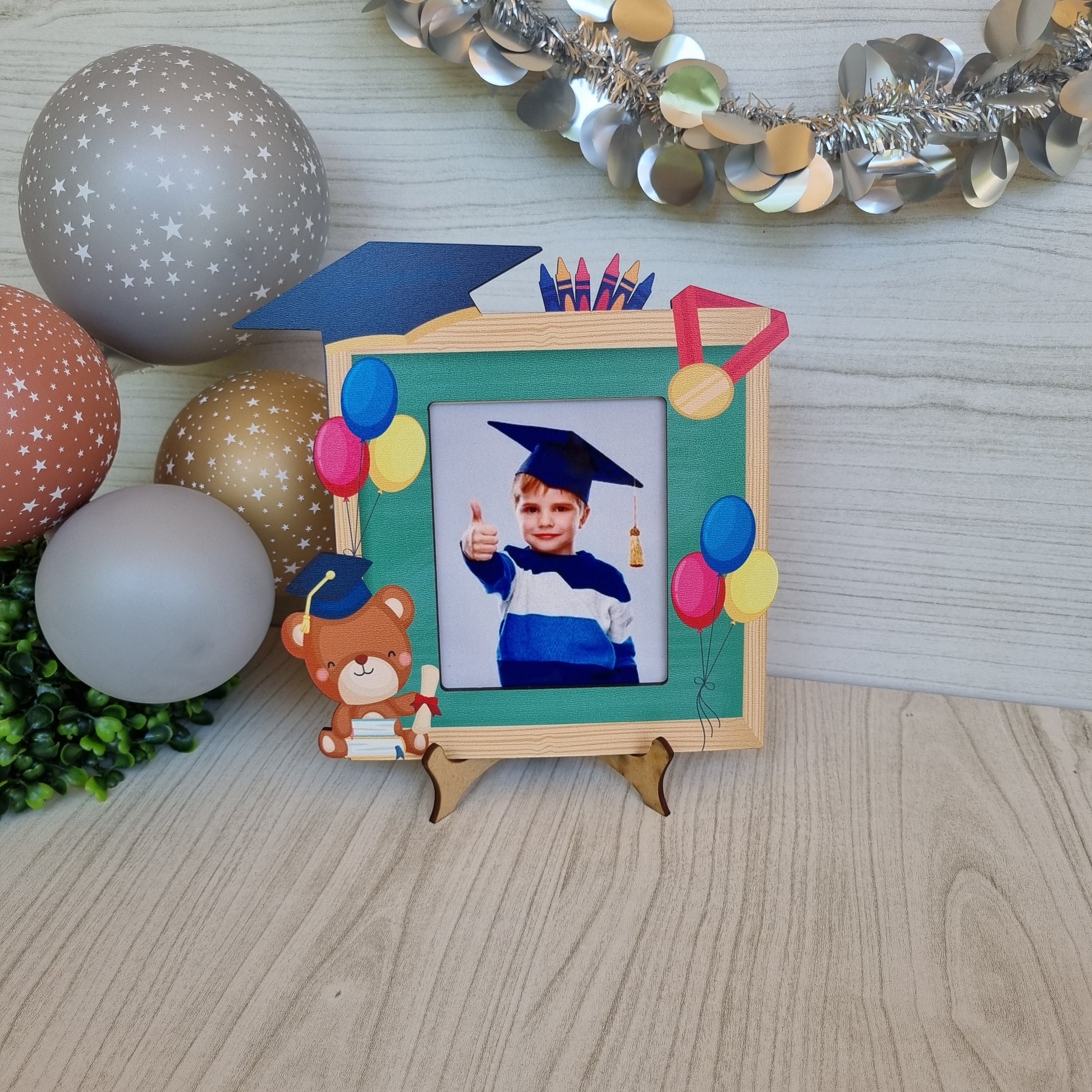 Portaretratos IMAGINALASER de 19x19 cm para graduación con atril, diseño de oso y birrete en MDF sublimable brillante